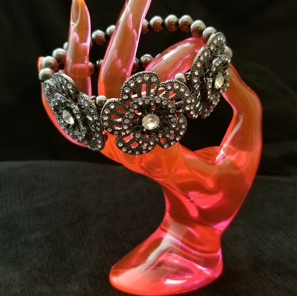 Stretch slip on Texture Flower Bracelet - Picture 6 of 6